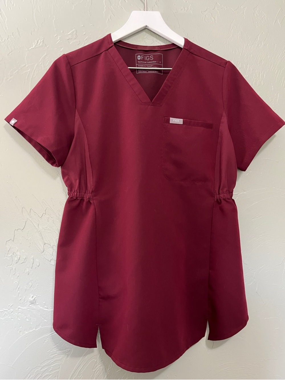 Figs Octavia Maternity Technical Scrub Top shirt scrubs Size small Burgundy